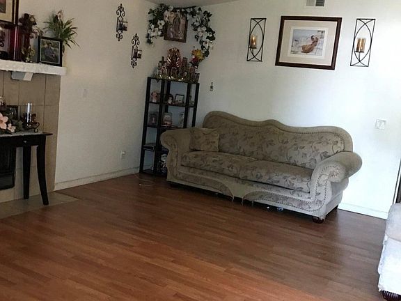 5th image of 52 Scoles Ct