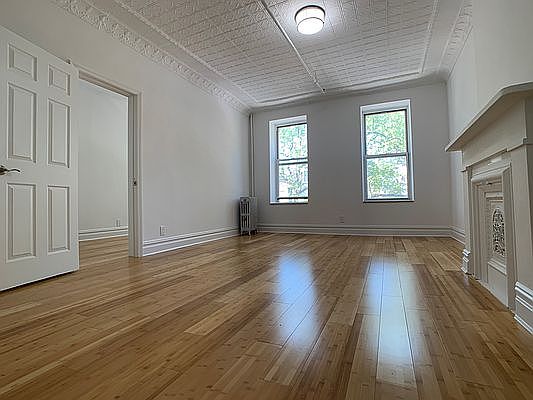 1st image of 324 Clifton Pl APT 2