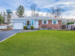 35 Sparton Ln, Commack, NY 11725