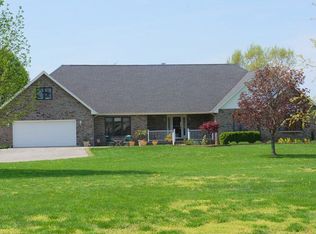 1 Hickory Dr, Paris, IL 61944