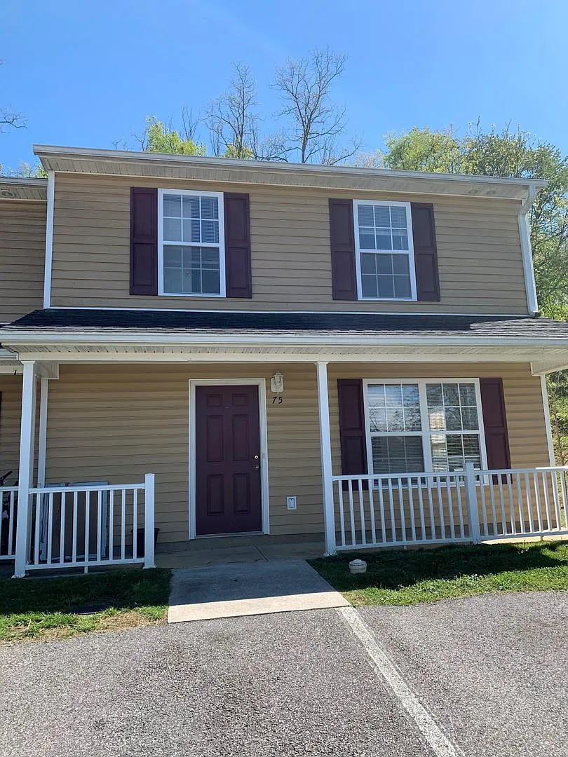 3 Bedroom 2.5 Half Bath Townhouse — Photo 1