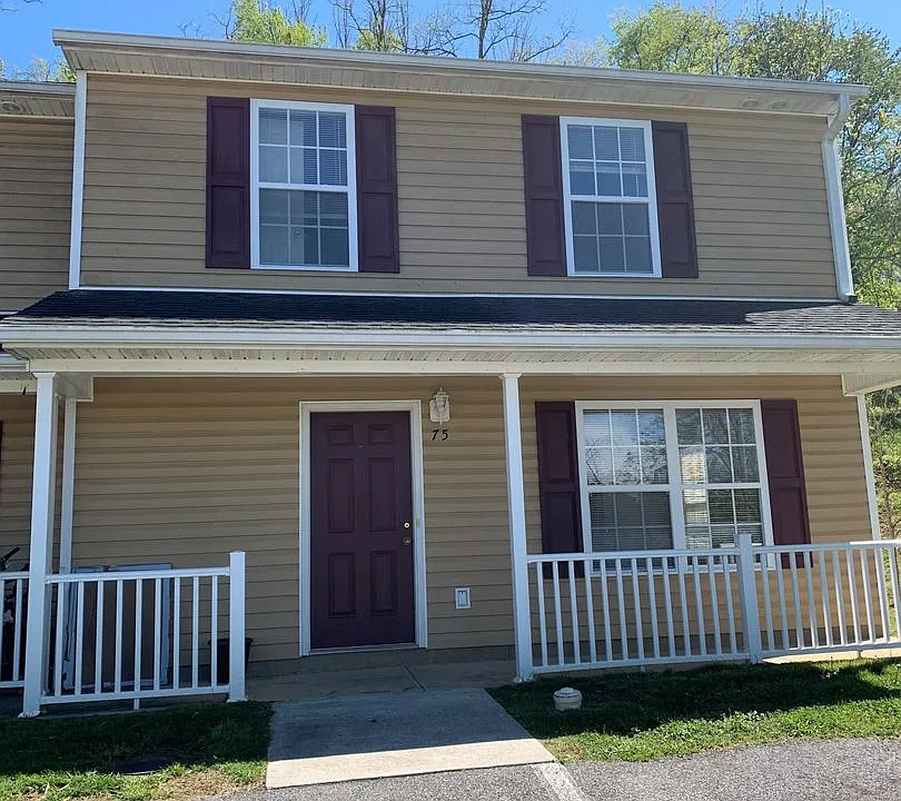 75 Station Ln NE