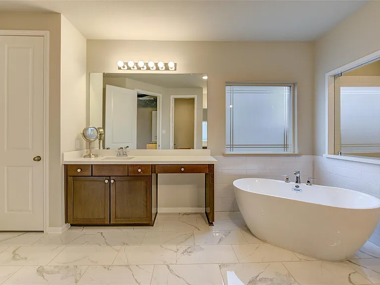 2727 Camellia Ave — Photo 24