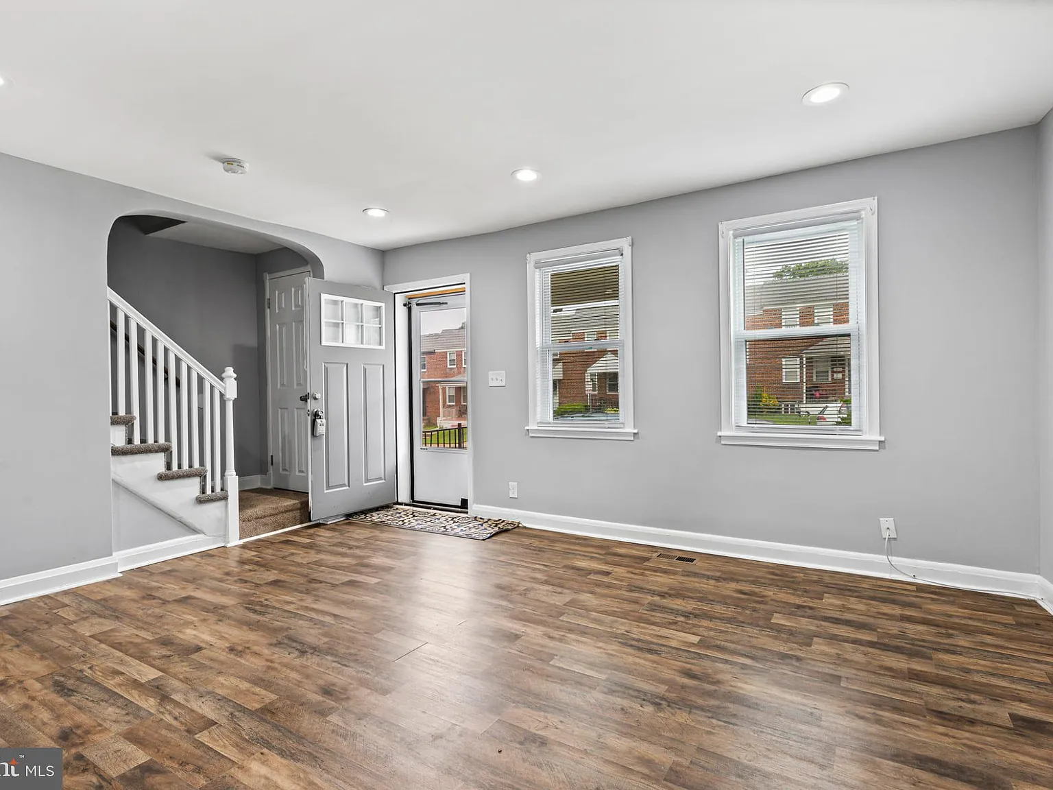 3 bed, 2.0 bath, 1710 sqft, $2,300 — Photo 4