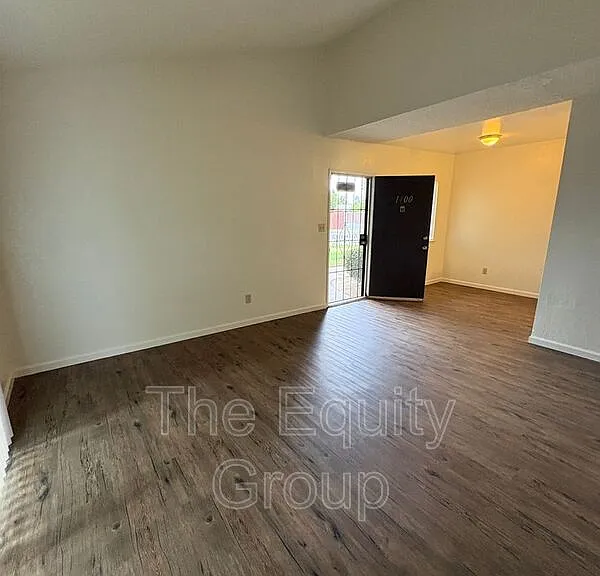 1400 W Elowin Ave — Photo 4