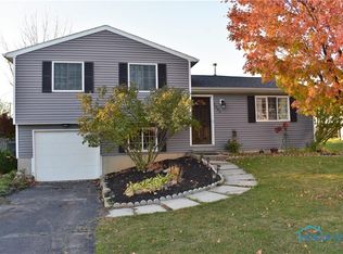 7286 Starcrest Rd, Perrysburg, OH 43551