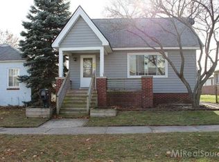 7216 Wiegand Blvd, Center Line, MI 48015