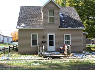 521 N Chestnut St, Wapello, IA 52653