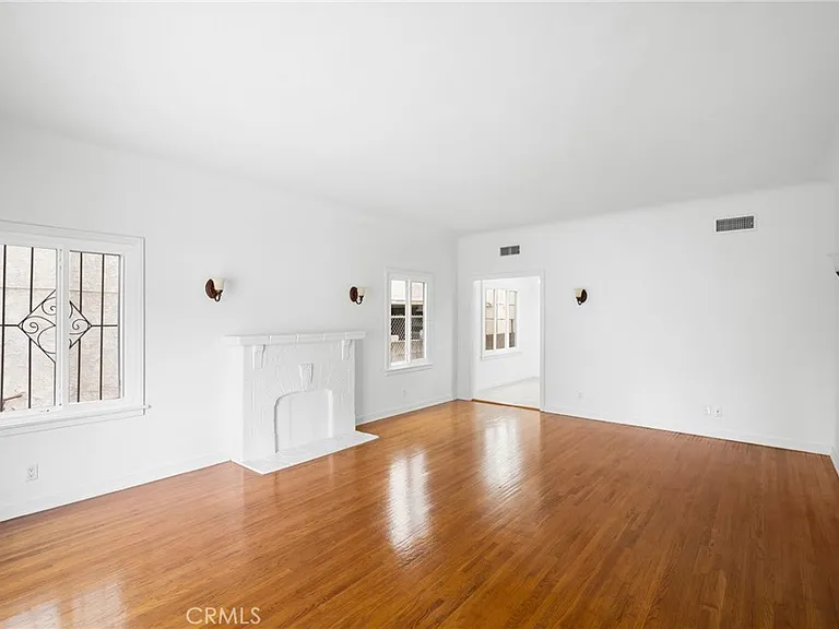 216-218 E Windsor Rd #1 — Photo 3