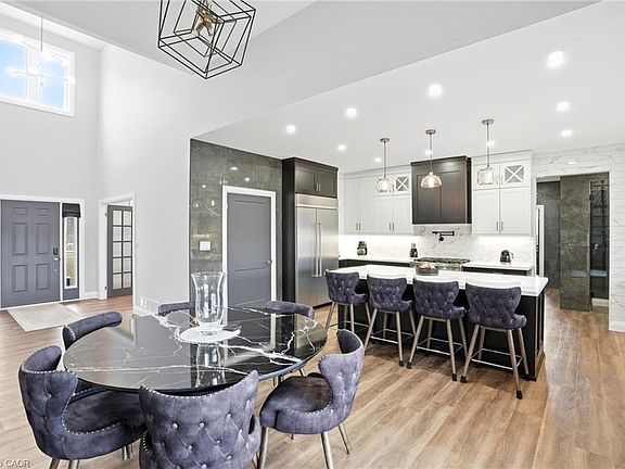 3rd image of 480 Pleasant Beach Rd