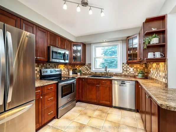 5878 Montevideo Rd #33, Mississauga, ON L5N 2V5