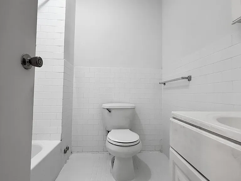 636 Kosciuszko St #1R — Photo 6