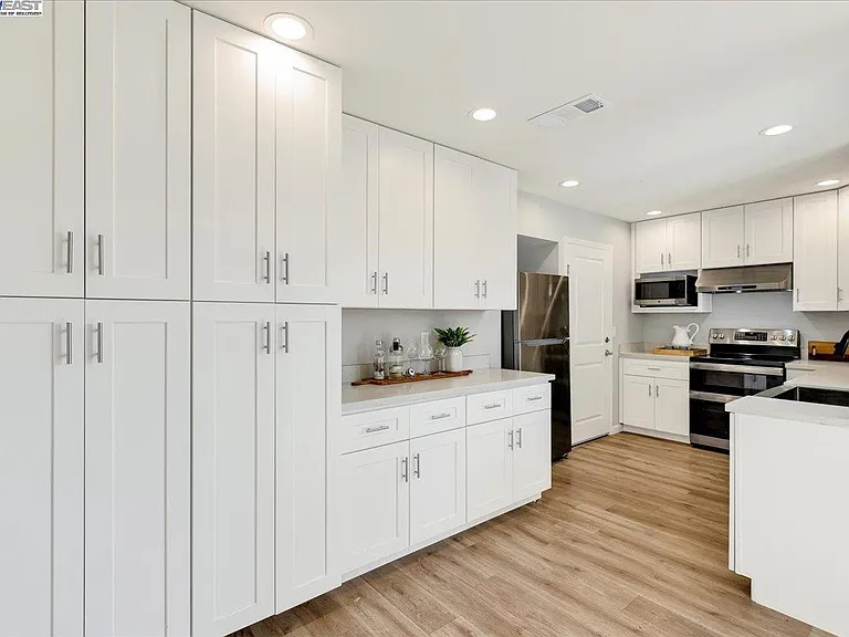 1827 Bandoni Ave — Photo 16