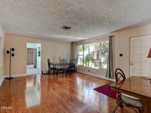 4th image of 1600 Magnolia St