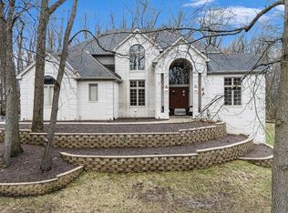 1002 Springview Ct, Valparaiso, IN 46383