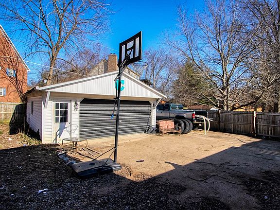 2nd image of 516 E Buena Vista Rd