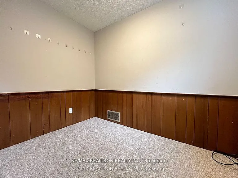 25 Emperor St #BASEMENT — Photo 4