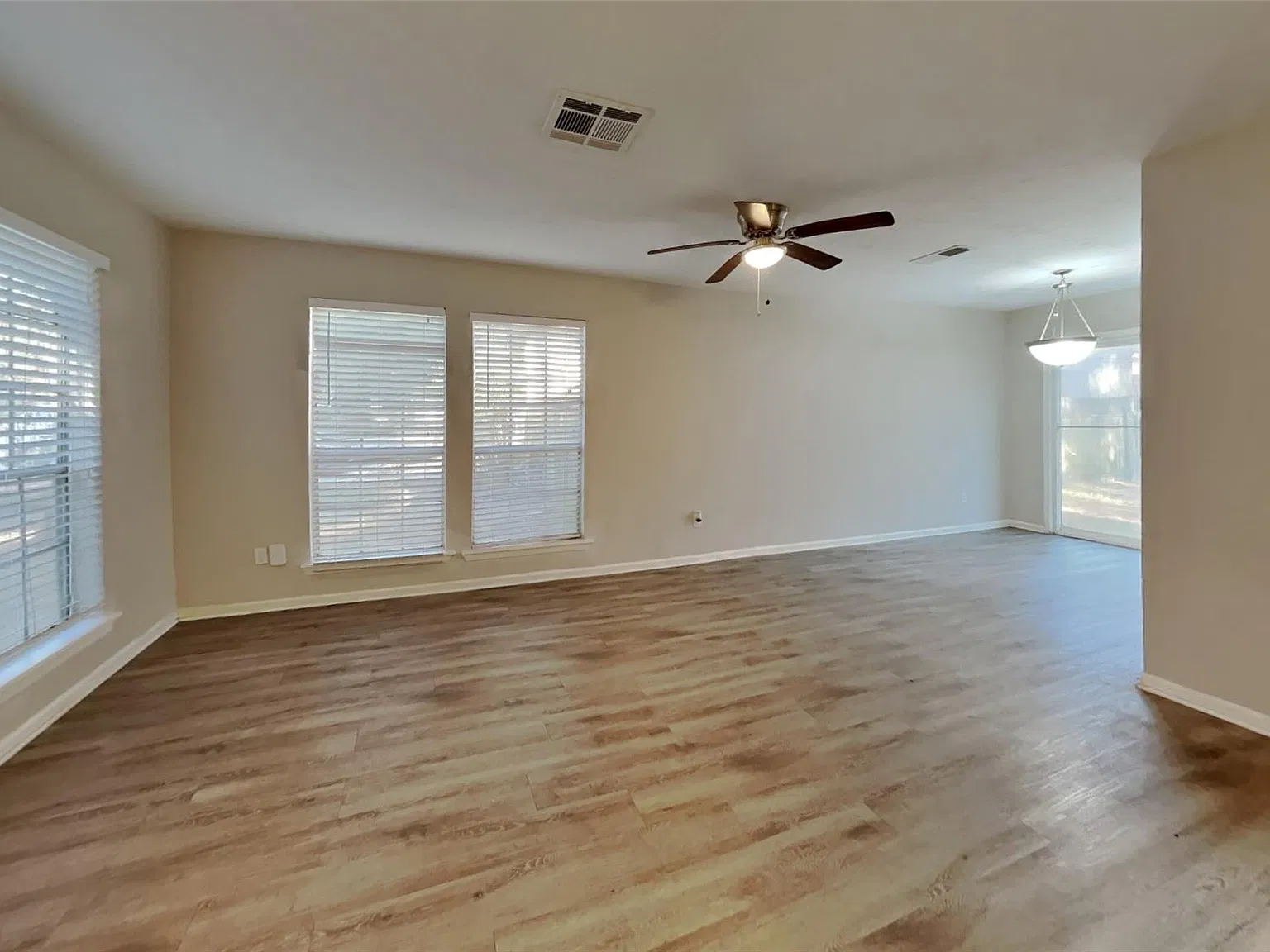 3 bed, 2.0 bath, 1340 sqft, $1,840 — Photo 4
