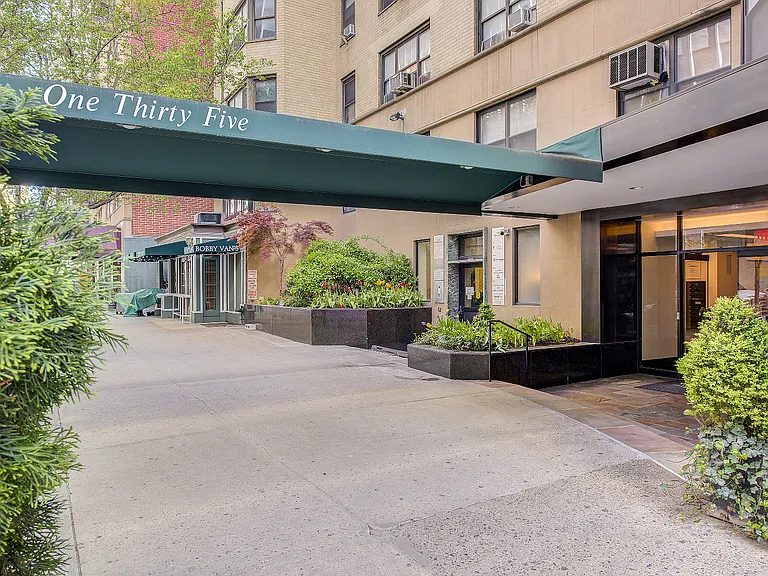 135 E 54th St #6C — Photo 12