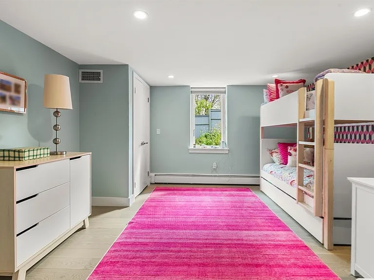 37 Beverly Rd — Photo 22