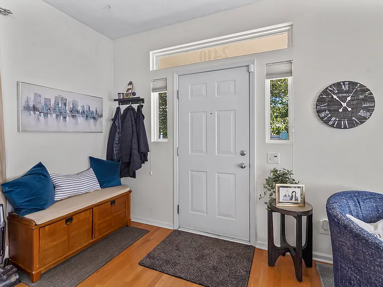 2410 N College Ave — Photo 8