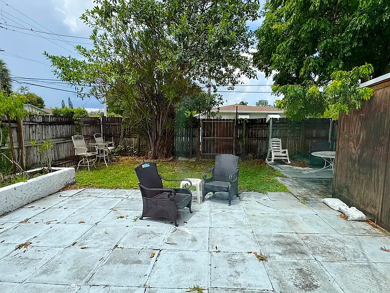 509 SE 2nd Ave — Photo 17