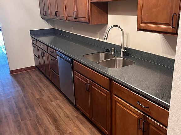 4th image of 8 S Jackson St #202
