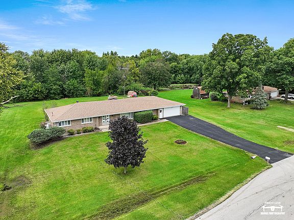 3rd image of 29 Brookside Ln