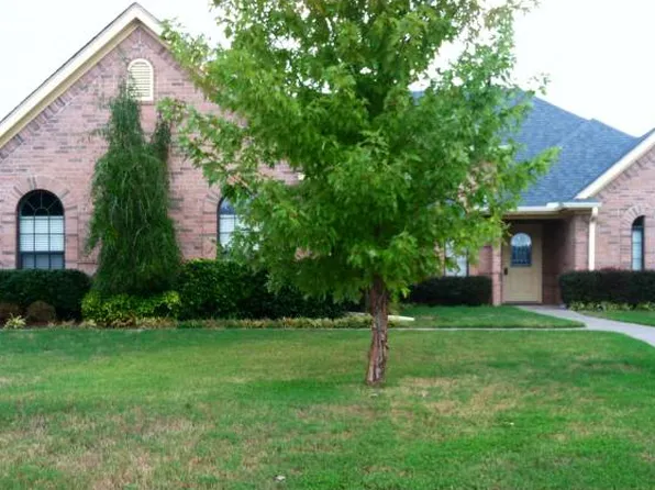 173 Corley Cir, Wake Village, TX 75501