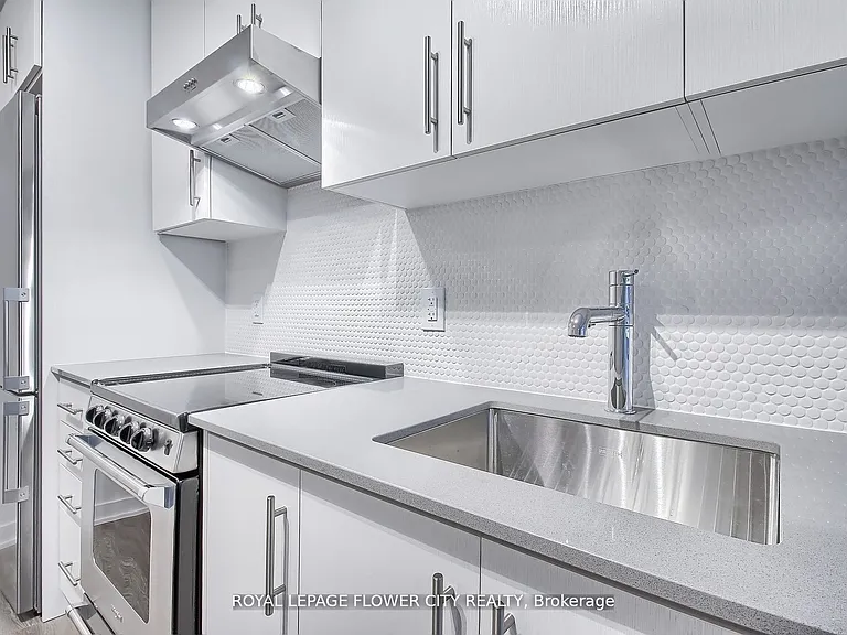 212 King William St #1011 — Photo 10