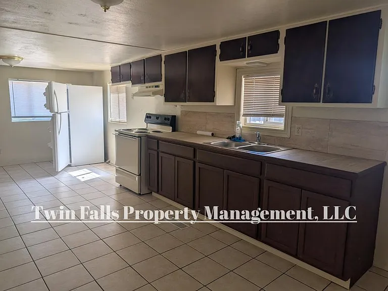 473 Jackson St — Photo 8