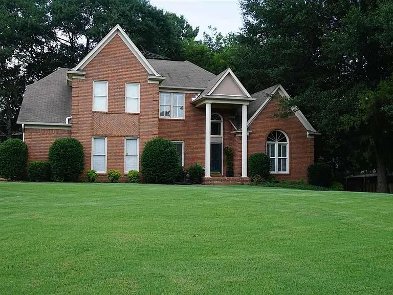 753 Lancelot Ln — Photo 1