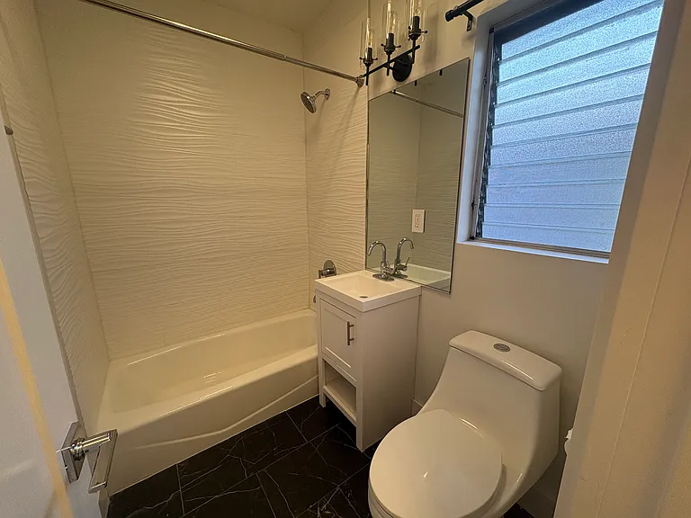 2176 Venice Blvd #11 — Photo 15