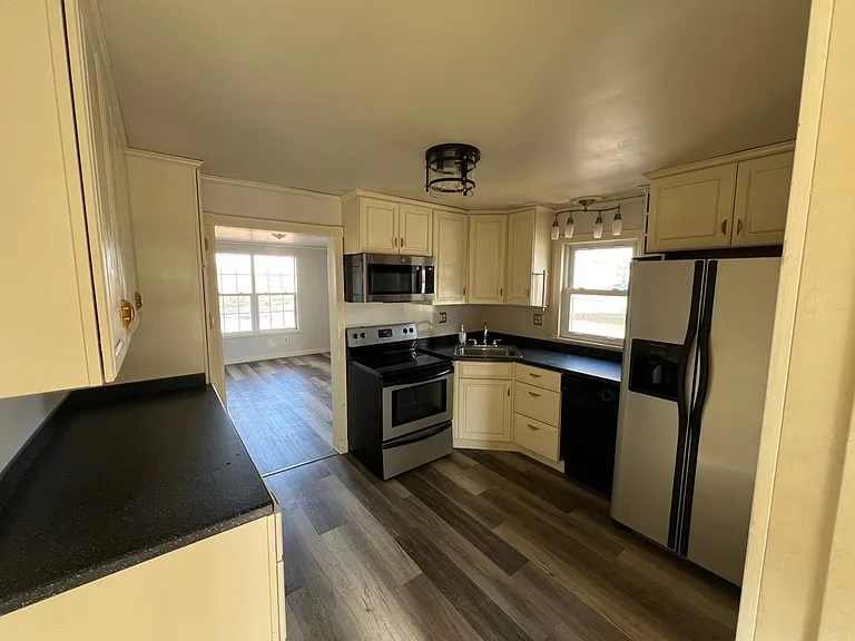 1005 E Main St — Photo 2