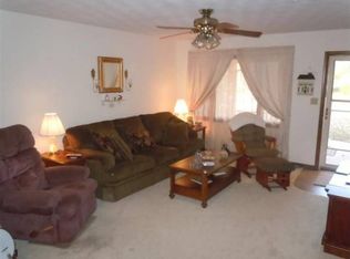 155 Half Moon St, Lincoln, IL 62656