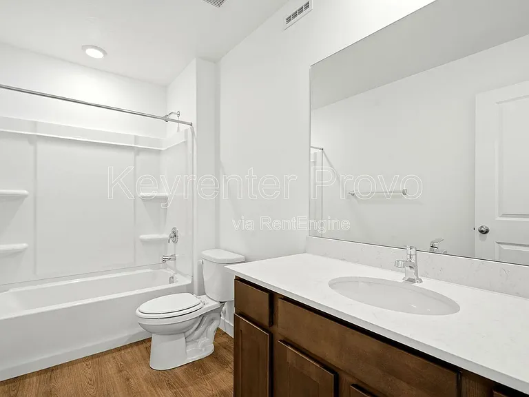 371 E Levengrove Dr — Photo 26