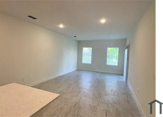 4 bed, 1481 sqft, $2,100 — Photo 4