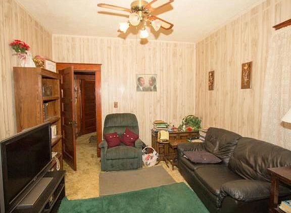 3rd image of 1125 Rowland Ave