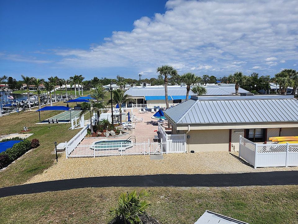 2nd image of 10 Hacienda Dr