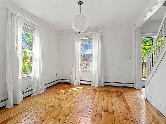4th image of 7 Winter St #D