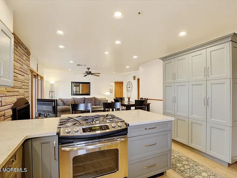 8 Ortley Ave — Photo 15
