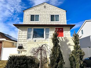 66 Ostend Rd, Island Park, NY 11558