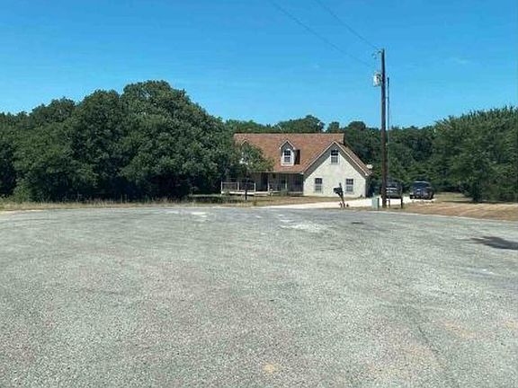 Exterior Neighborhood (street photo)