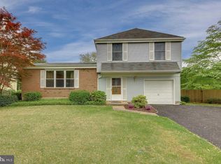 6412 Neshaminy Valley Dr, Bensalem, PA 19020