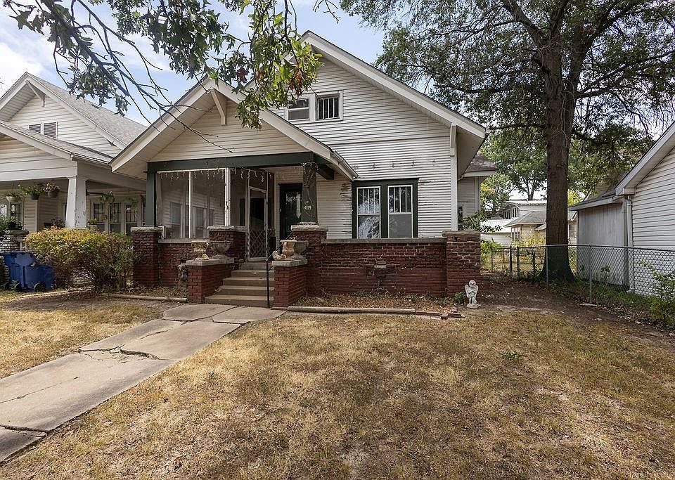 1st image of 409 W 5th St