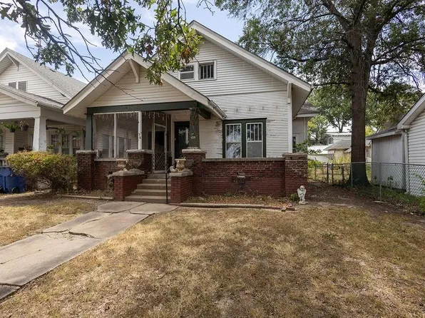 409 W 5th St, Coffeyville, KS 67337