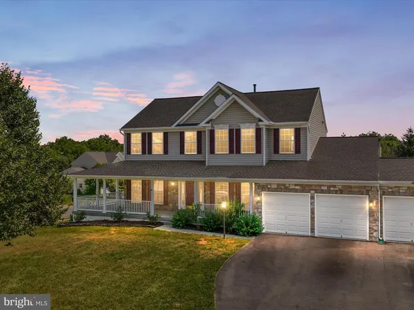 300 Swan Point Ct, Purcellville, VA 20132