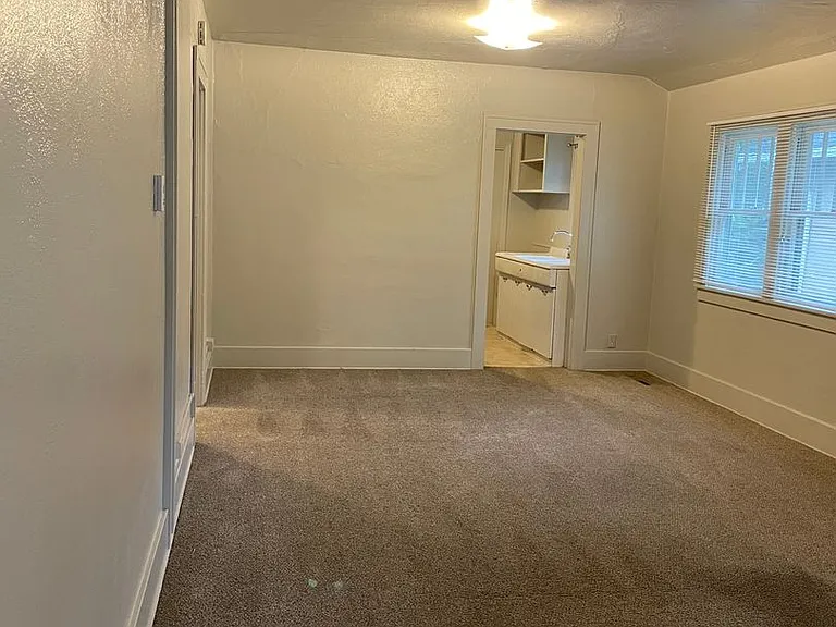 618 S Whitcomb St — Photo 4
