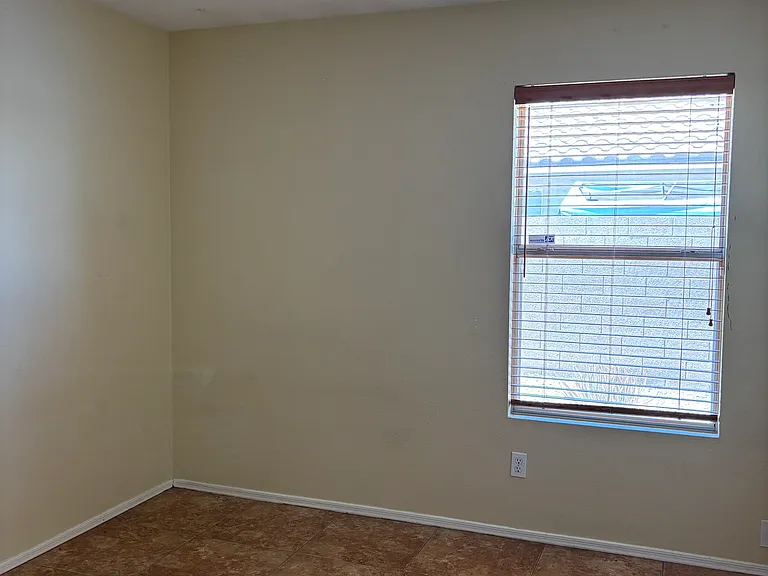 1289 W Maria Ln — Photo 14