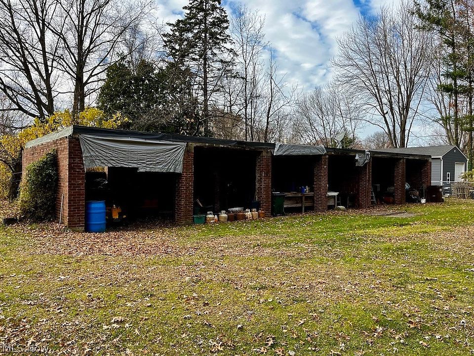 2nd image of 1575 Bradley Rd